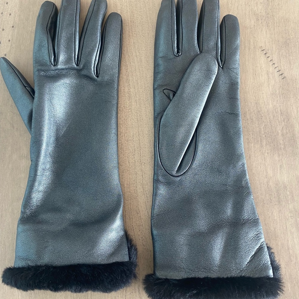 Made in Italy women’s gloves 
.